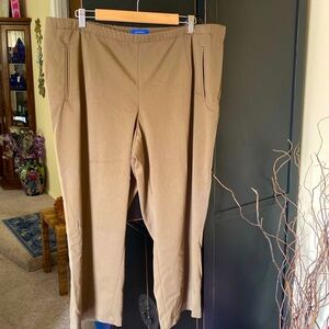 Never Worn JH Collectables Woman Capri Pants